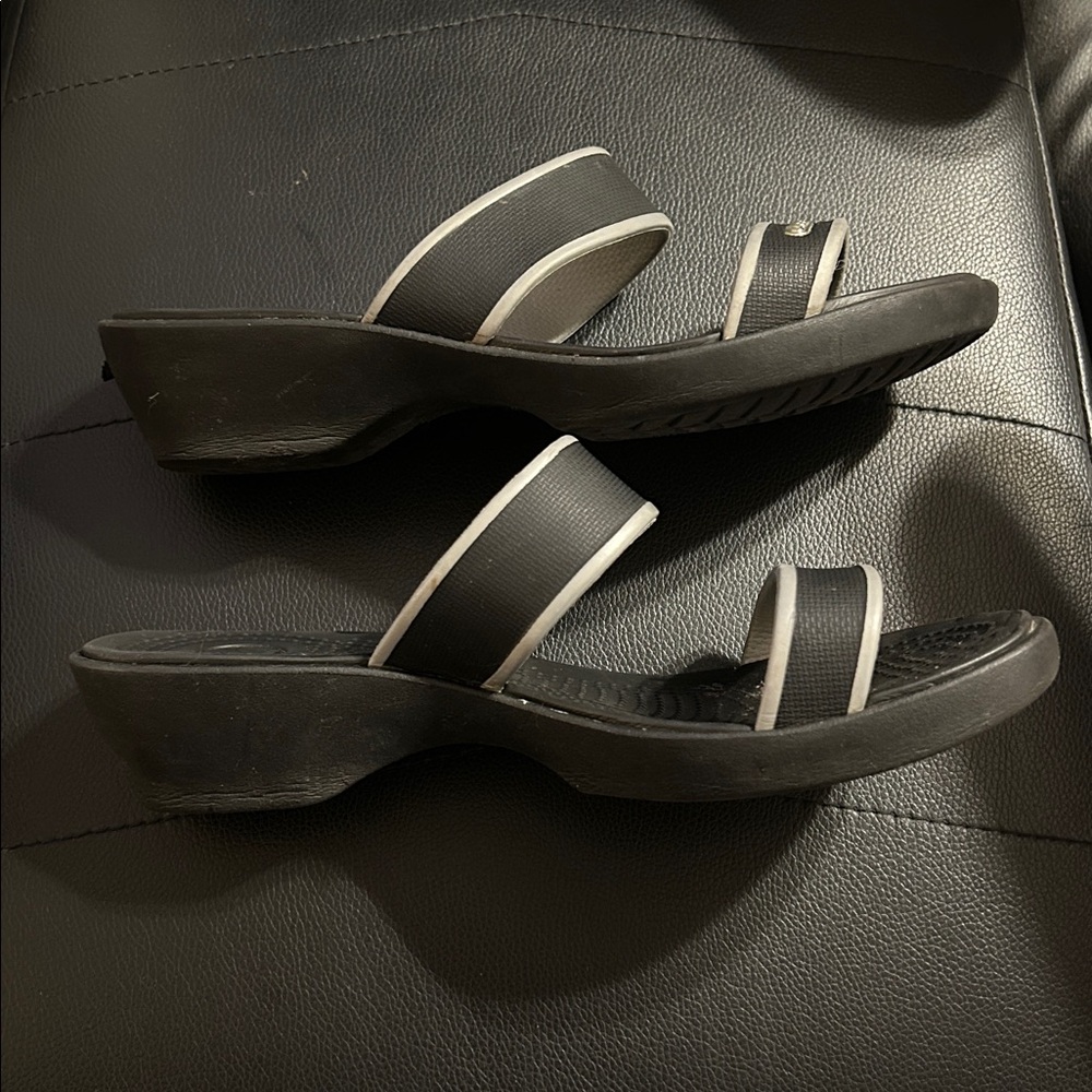 Crocs Madeira Slip On Black Gray Sandals - Picture 4 of 8